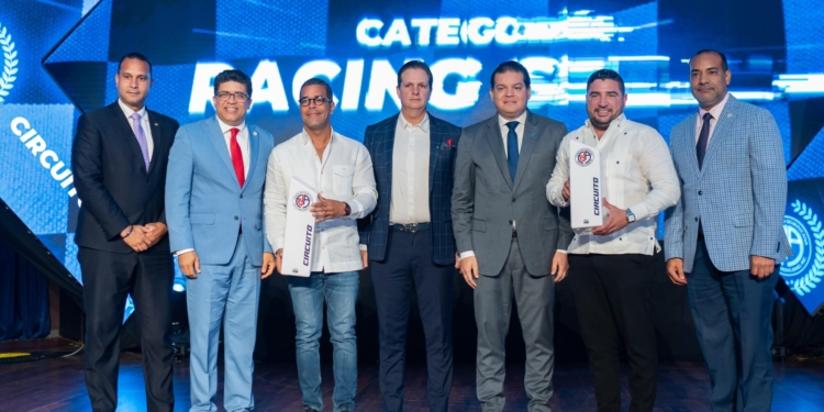 Felipe Benito Ramos es galardonado como “Piloto del Año” 2024