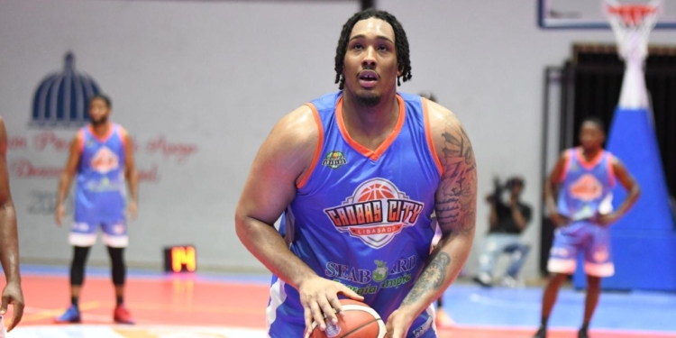 Caobas City logra su primer triunfo con destacada actuación de Anderson Mirambeaux