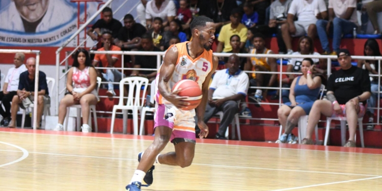 Calero aplasta a Los Loros Calientes con destacada actuación de Joan Durán