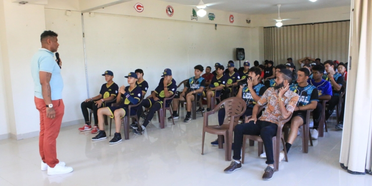 Exjugador de Grandes Ligas Félix José lidera inspiradora charla de la DCNB en Baseball City