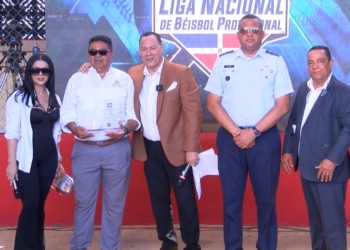 Liga Nacional de Béisbol Profesional reconoce a Junior Noboa