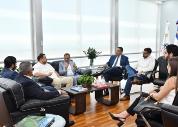 MLB Y EL COMISIONADO DE BÉISBOL SE REÚNEN CON EL MINISTRO DE MEDIO AMBIENTE