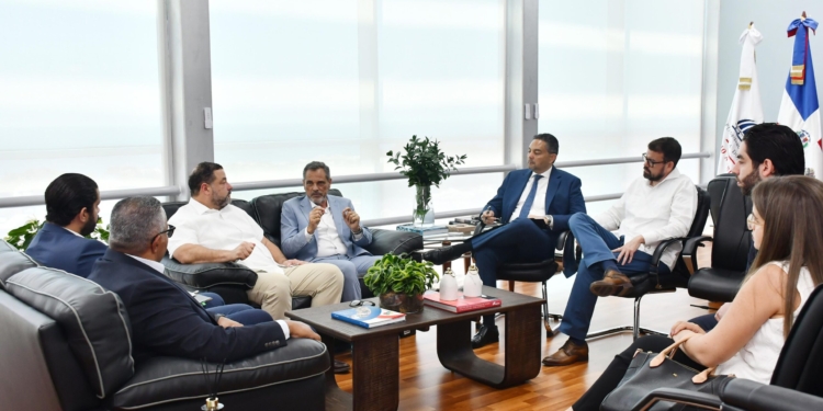 MLB Y EL COMISIONADO DE BÉISBOL SE REÚNEN CON EL MINISTRO DE MEDIO AMBIENTE