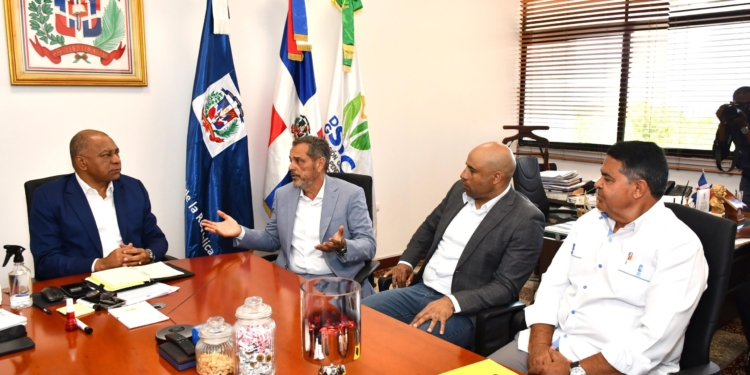 DCNB Y DIRECCIÓN DE PRISIONES UNEN ESFUERZOS PARA FORTALECER LA EDUCACIÓN Y FORMACIÓN DE JÓVENES PELOTEROS