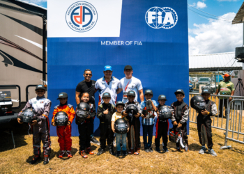 El piloto oficial de IndyCar Kyffin Simpson visita el Autódromo Internacional Las Américas