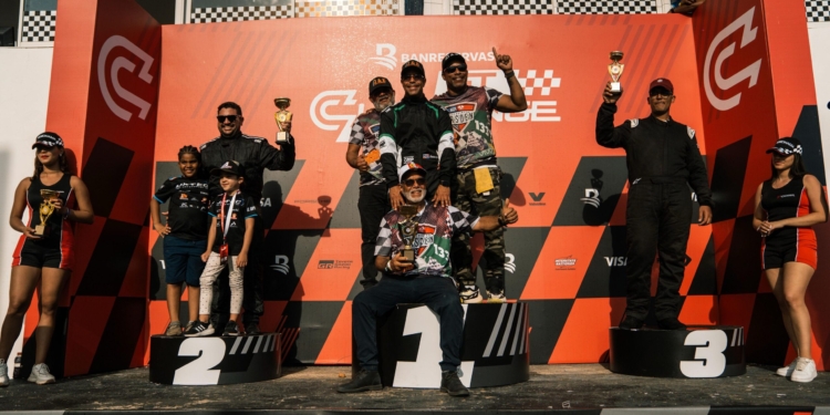 Jonathan Basden se luce en el inicio del Campeonato Nacional de Automovilismo
