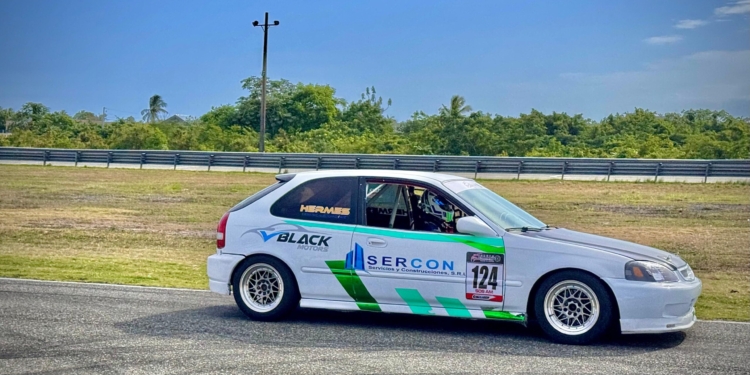 Pedro Torres conquista la lluvia con doble podio en la Stock Dominican Series