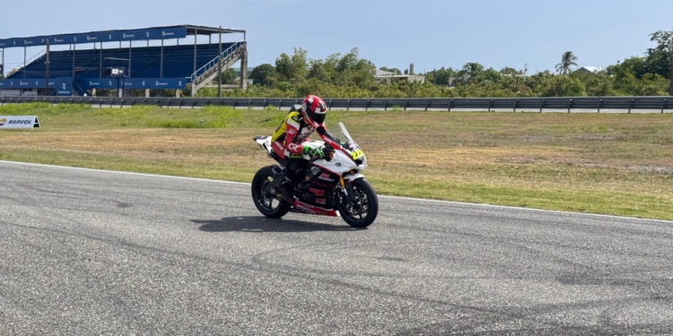 Persio López se impone en la categoría reina del motociclismo en el Gran Premio Yokohama