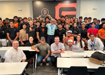 Prospectos de los Gigantes reciben formación educativa de la DCNB