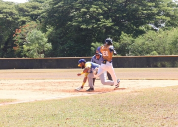 UTESA logra doble victoria y empata en la cima del Norte en la Liga de Béisbol Universitario