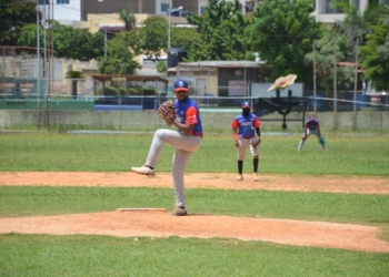 UNAPEC mantiene su invicto en la Liga de Béisbol Universitario tras vencer al ITLA 17-10