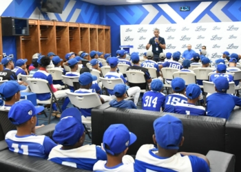 DCNB imparte charla motivacional a 60 atletas en campamento de los Tigres del Licey