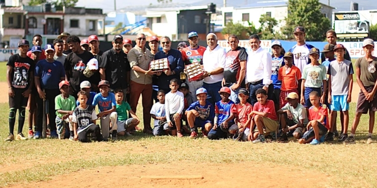 DCNB y MLB entregan remozado el estadio de béisbol Palmarito en Bonao