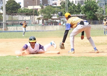 PUCMM domina jornada de la Liga de Béisbol Universitario y se mantiene líder del Norte