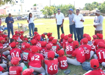 La DCNB realiza encuentro con niños y padres de la Escuela de Béisbol Vargas