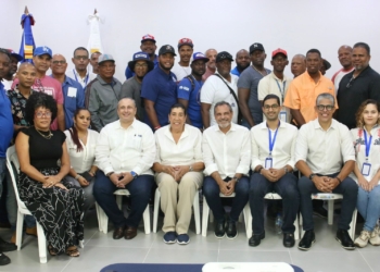 Comisionado de Béisbol y Miderec imparten taller a entrenadores para prevenir abusos y proteger a jóvenes talentos
