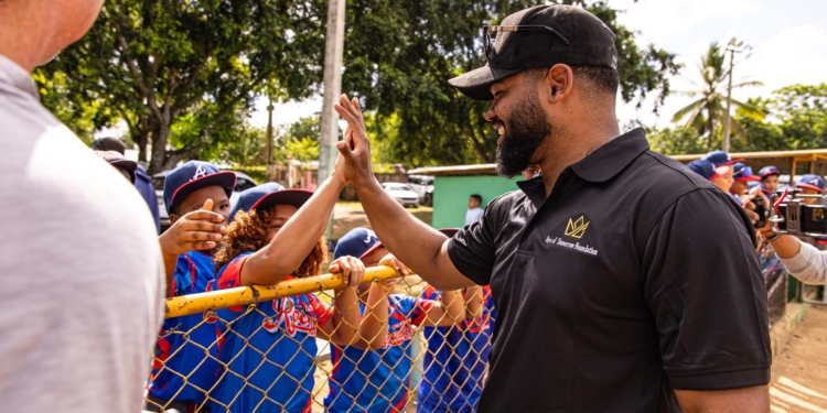 Playa Nueva Romana y la Fundación Reys Of Tomorrow celebran un encuentro que une deporte, solidaridad y estilo de vida