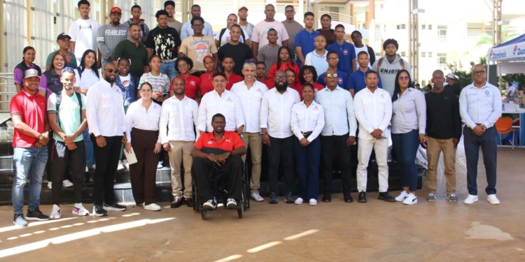 DCNB y el MESCYT imparten taller en San Juan de la Maguana