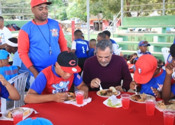 La DCNB comparte almuerzo y agasaja a las ligas del sector La Zurza