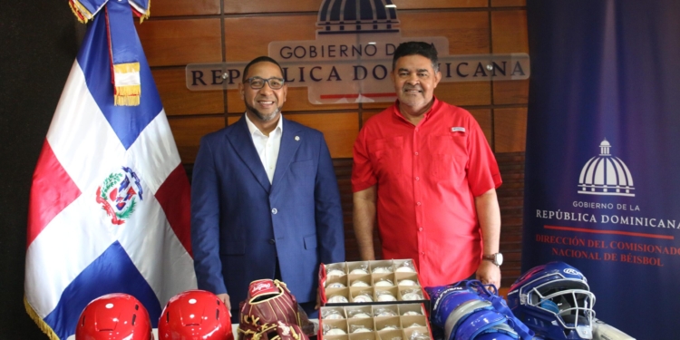 La DCNB contribuye con utilerías para el Torneo Superior Doble A de Monte Plata