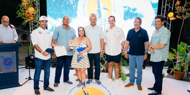 Equipo “Los Bandoleros” conquista honores en torneo internacional de pesca al Marlin Blanco